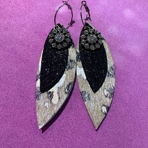 Sandra Ling Metallic Hair on Hide Beige and Silver Feather Shaped Earrings NWOT